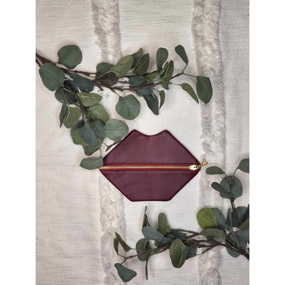 Wander Beauty Lip Makeup Bag in Red & Gold